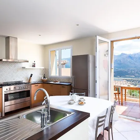 U Piazzale Santa-Reparata-di-Balagna