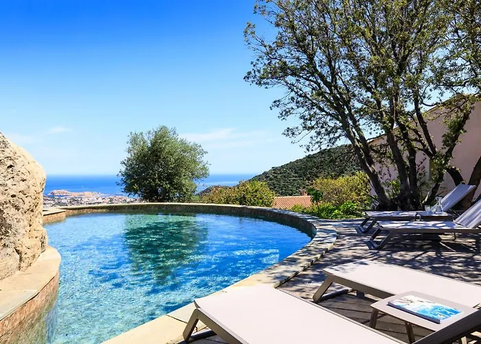 U Piazzale Vila Santa-Reparata-di-Balagna