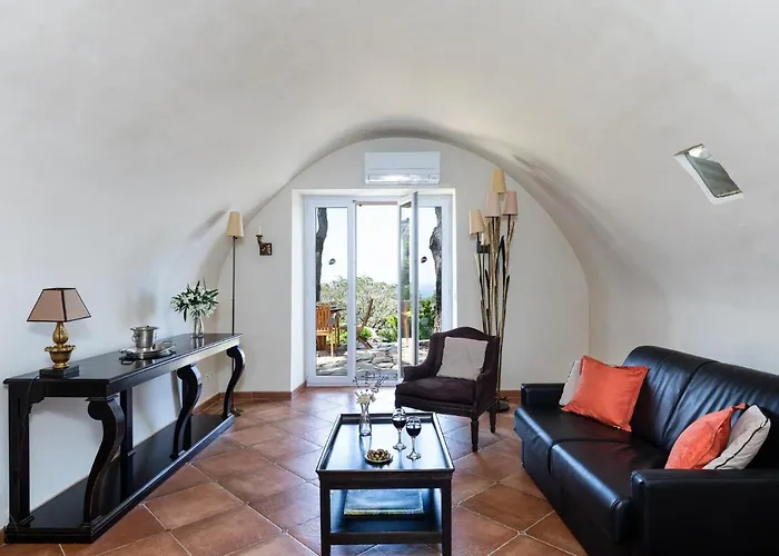 U Piazzale Villa Santa-Reparata-di-Balagna