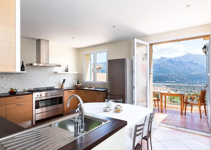 U Piazzale Santa-Reparata-di-Balagna